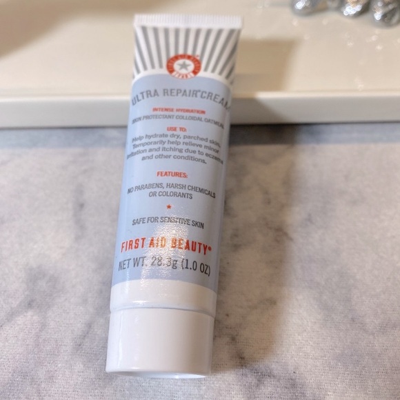 First Aid Beauty Ultra Repair Cream Intense Hydration, NEW - Mini 28 g - Picture 3 of 7